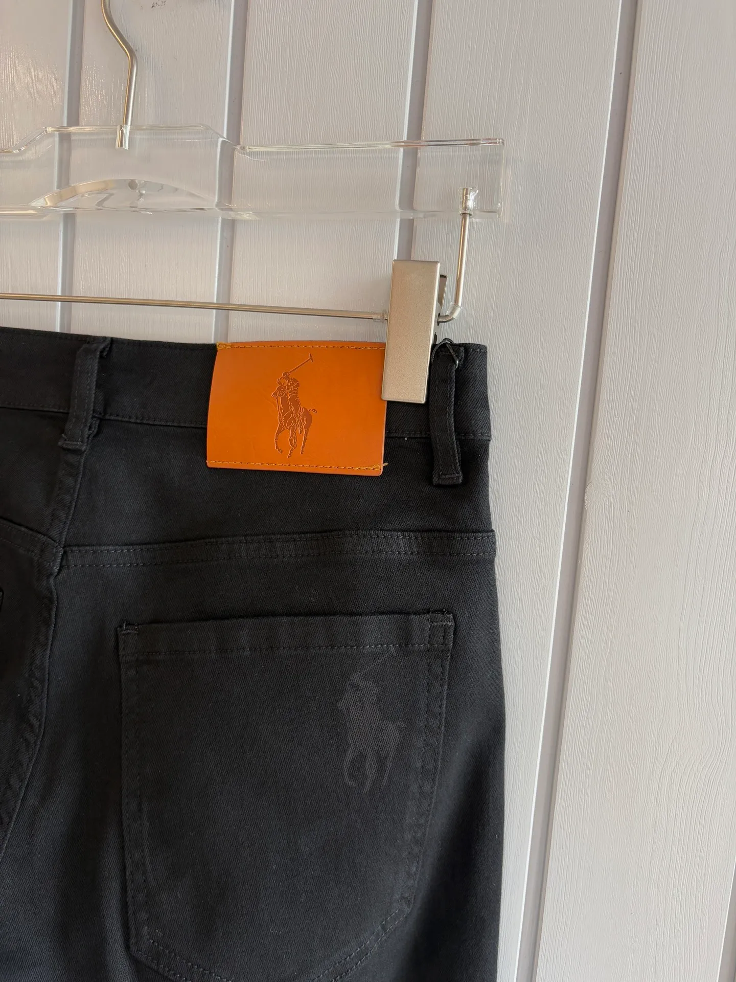 P240 A super stylish pair of jeans, customized original washed denim fabric, unique design, top-notch embroidered letter pattern logo, original hardware accessories decoration, an extremely outstanding pair of jeans, the materials and craftsmanship are extremely luxurious and exquisite, extremely high-grade, handsome and stylish upper body, recommended 👍, 005 code number: 29-38 but not 35; 37